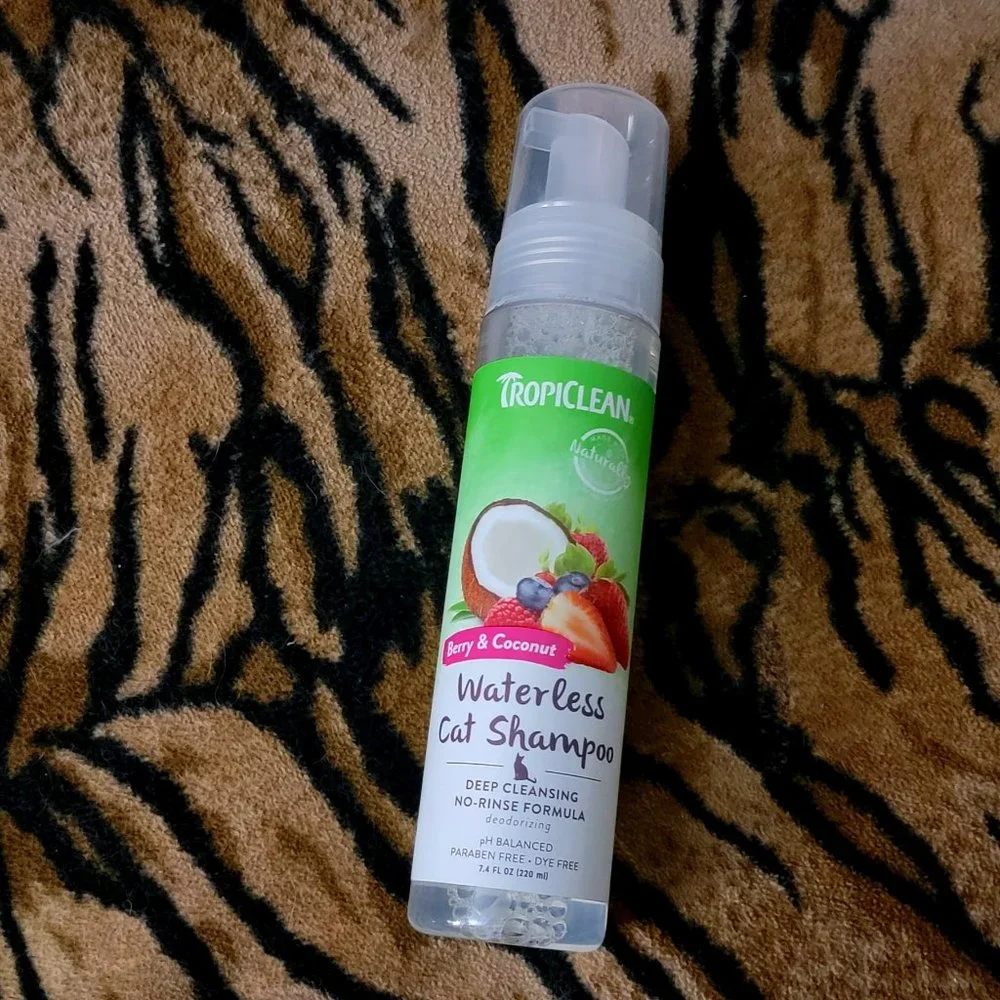 Tropiclean Berry Coconut Cat Waterless Shampoo New!